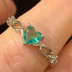 Peridot stone, diamond set in S.925 Sterling Silver. Size 6.5